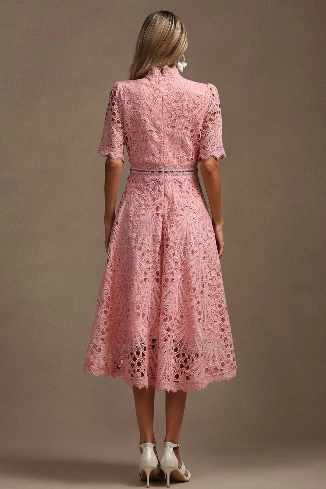 Vorelle - Vestito casual a maniche corte con ricami floreali