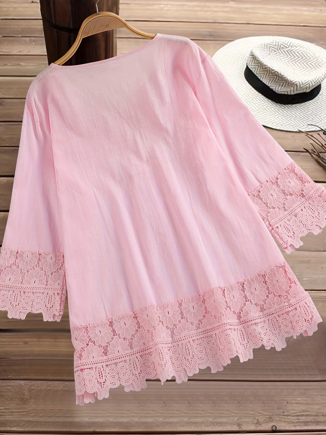 Camicetta elegante in pizzo patchwork con scollo a V