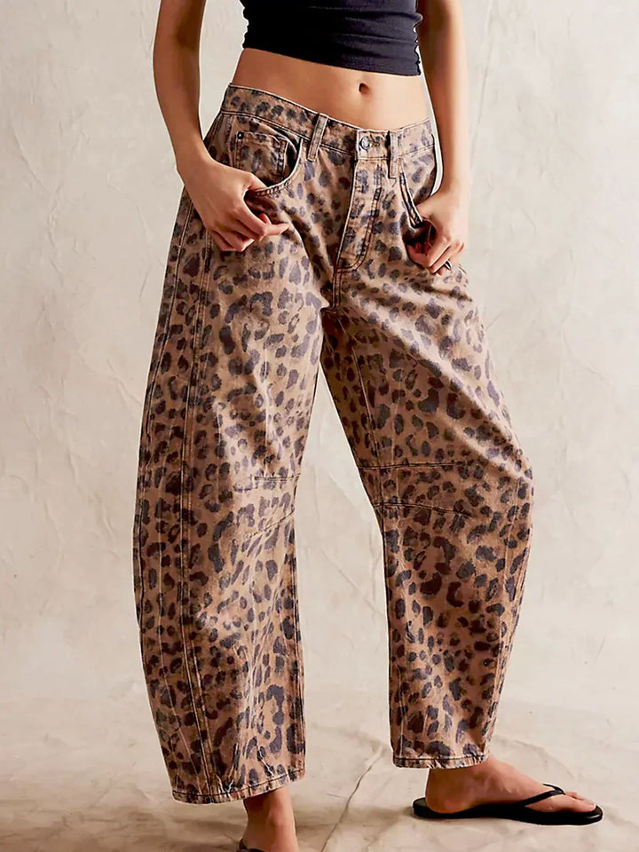 Jeans larghi con stampa leopardo