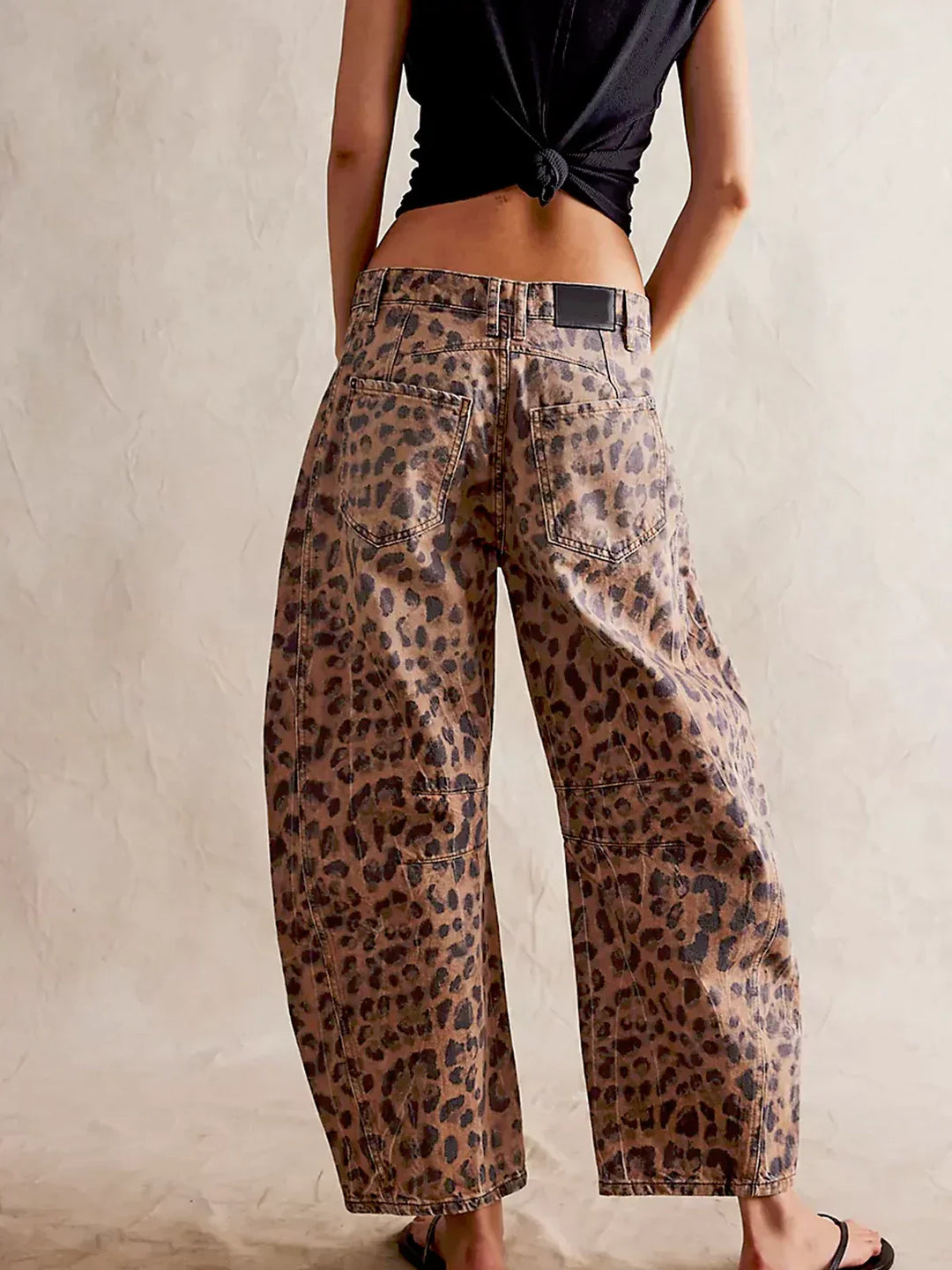 Jeans larghi con stampa leopardo